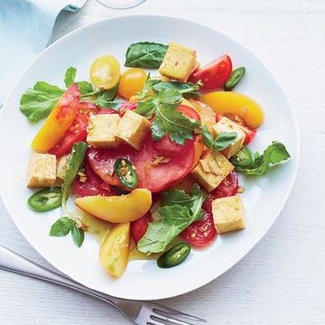 <p>Chef Hugh Acheson combines sweet, salty, spicy and tangy flavors in this exceptional summer tomato salad, tossing peaches, pickled serranos, and crisp tofu together with a zippy ginger-lime dressing.</p><p><strong>Recipe:</strong> <a href="http://gogonow.org/recipefinder/tomato-peach-salad-crisp-tofu-recipe-fw0814%22%3E%3Cstrong%3ETomato-and-Peach Salad with Crisp Tofu </strong></a></p>
