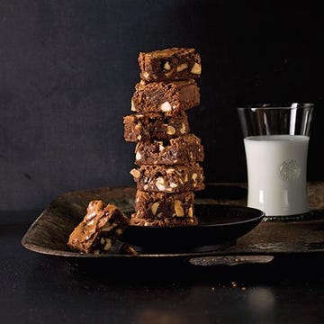 <p>The secret to these over-the-top brownies: roasted peanuts and a Snickers bar!</p>
<p><strong>Recipe:</strong> <a href="http://www.countryliving.com/recipefinder/salty-nougat-fudge-brownies-recipe-clx1013" target="_blank">Salty-Nougat Fudge Brownies</a></p>