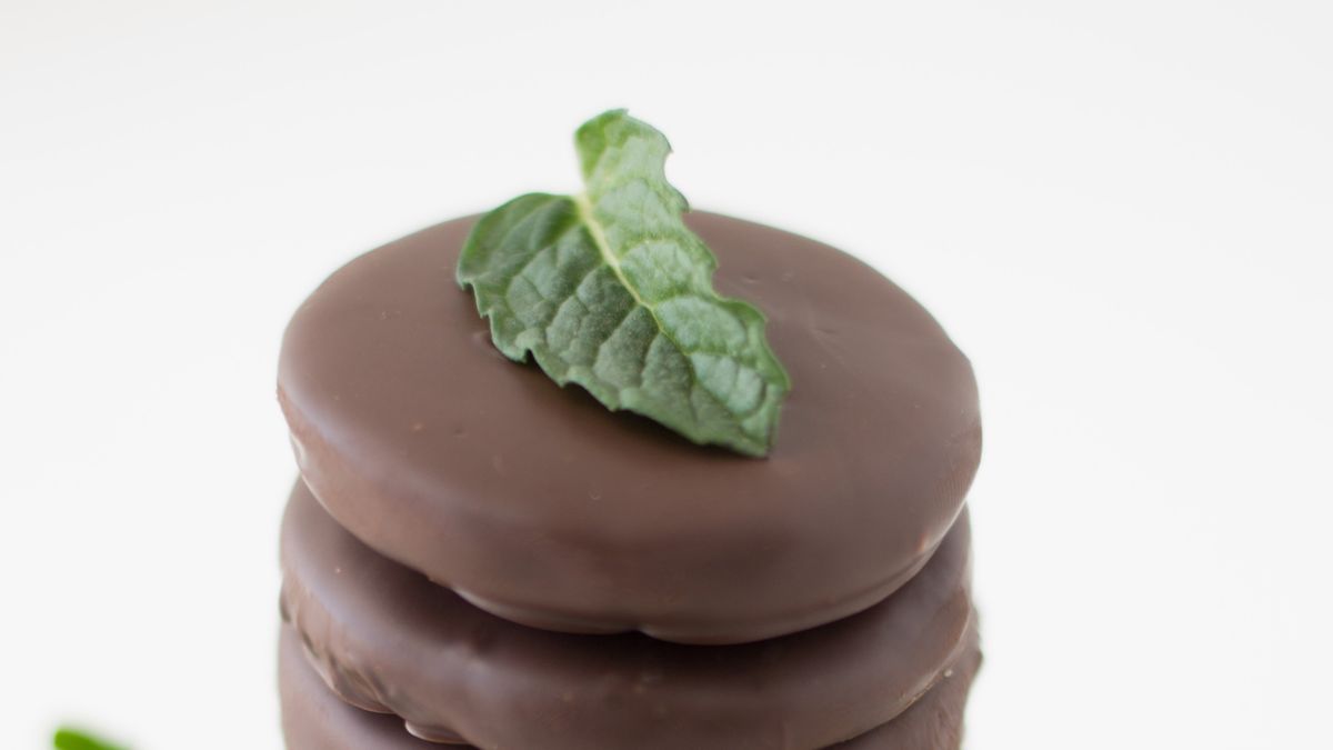 Crisp Chocolate Mint Cookies (Thin Mints) Recipe