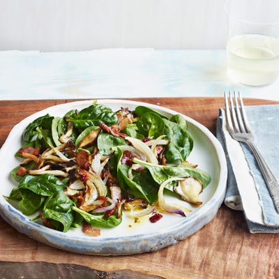 spinach salad with bacon and roasted mushrooms