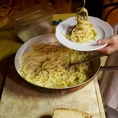 spaghetti cacio pepe