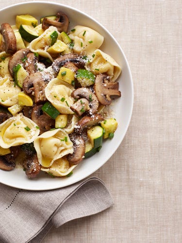 cheesy tortelloni with veggies