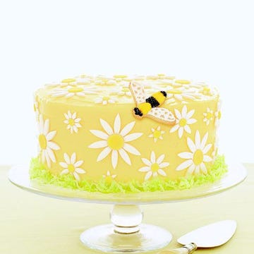 spring cake decorated with frosting daisies