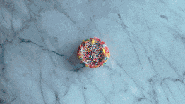 https://hips.hearstapps.com/delish/assets/15/18/1430235178-my-stop-motion-movie.gif