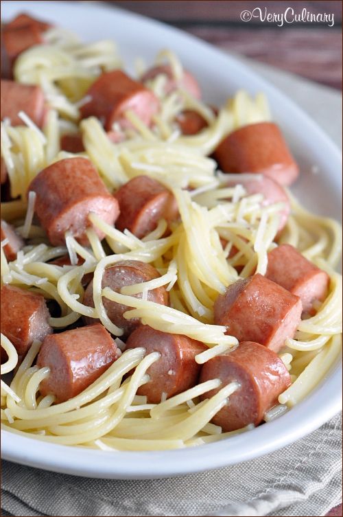 https://hips.hearstapps.com/delish/assets/15/23/1433343914-threaded-spaghetti-hot-dog-bites-blog-3.jpg