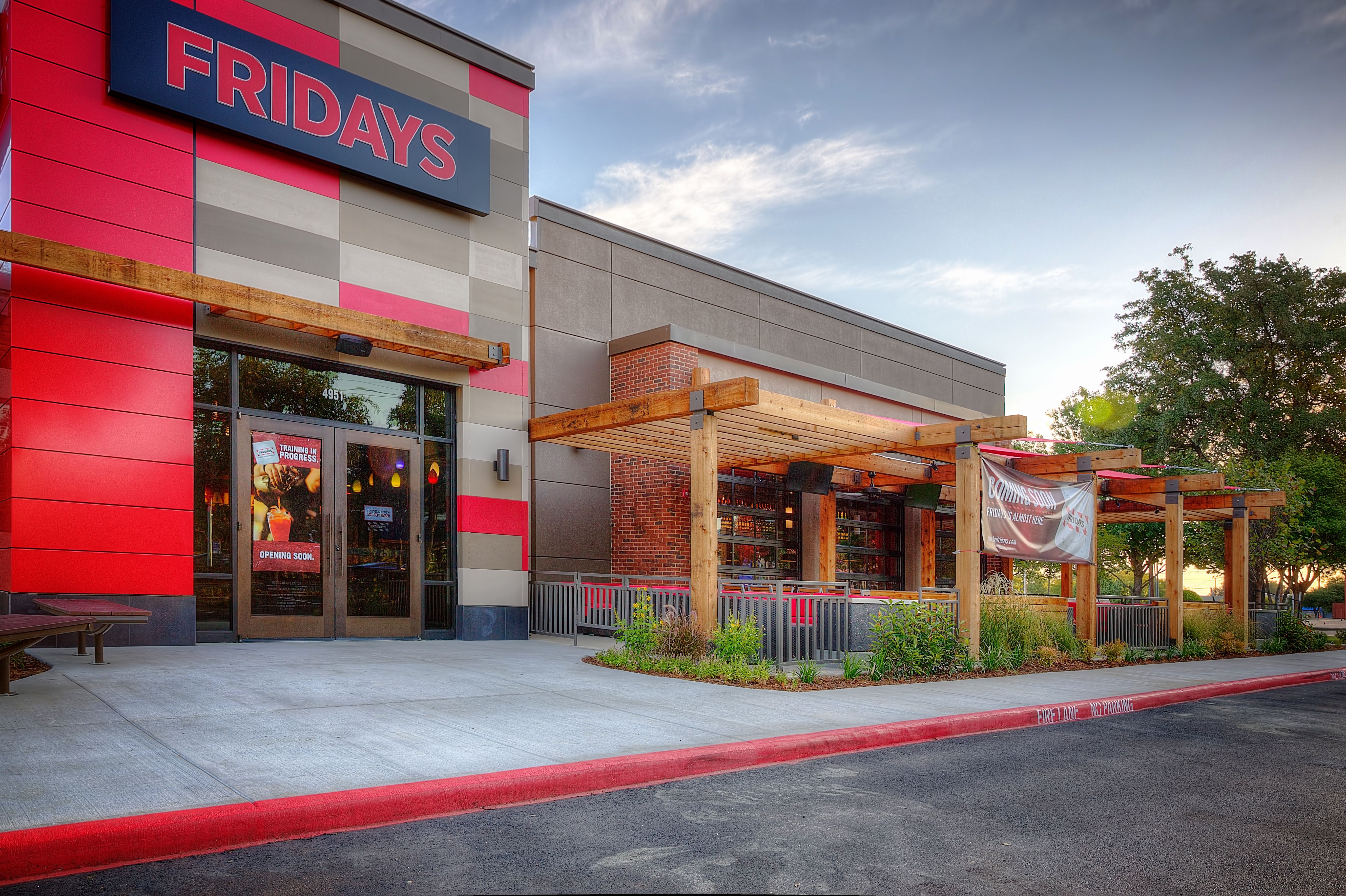 Tgi fridays outdoor dining shop