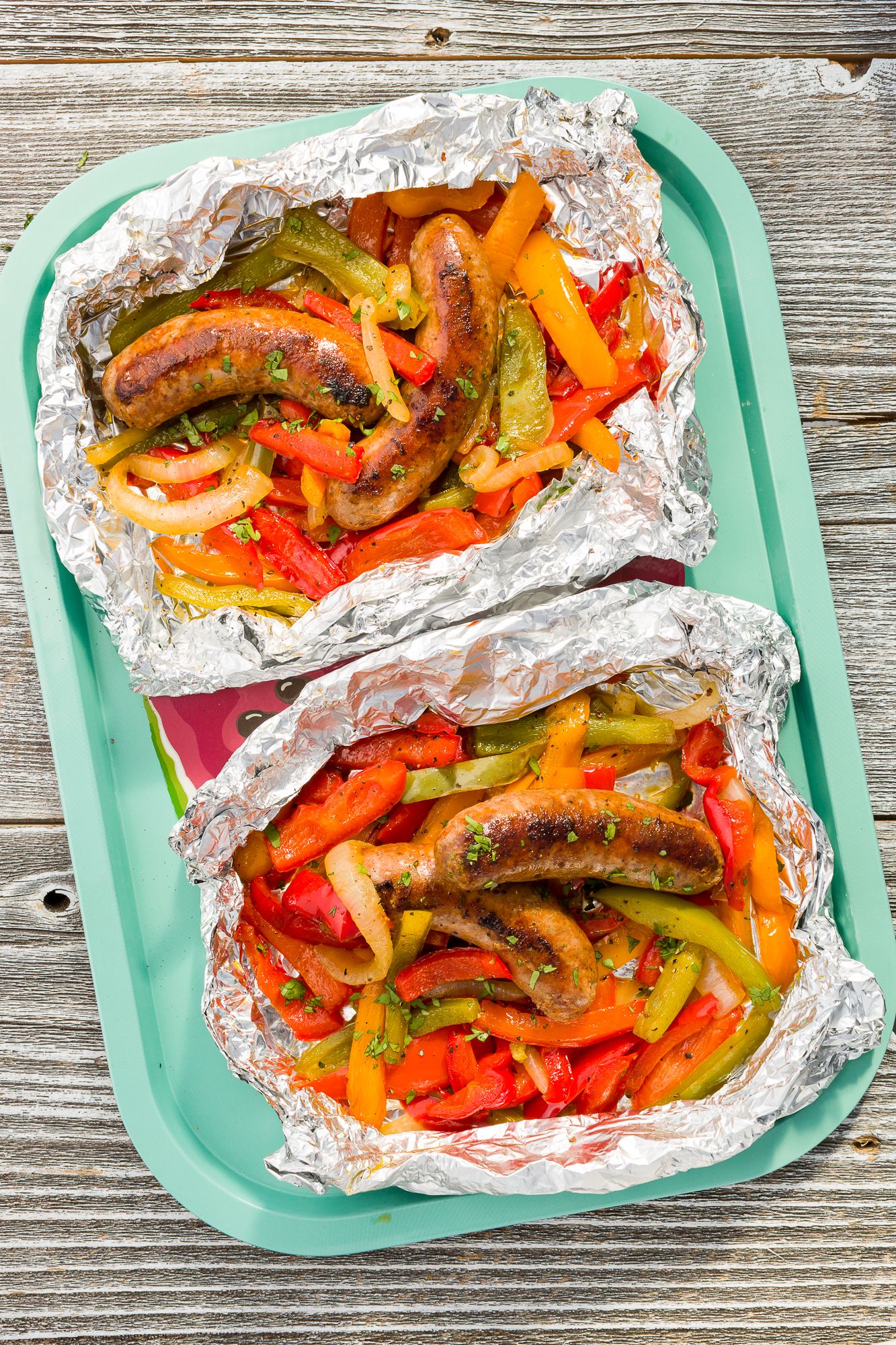 https://hips.hearstapps.com/delish/assets/16/23/1465232421-delish-sausage-peppers-foil-pack-1-2.jpg