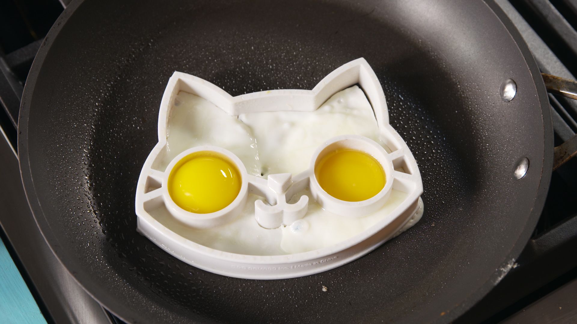 Sunny Side Up Eggs - Cat Fried Egg Mold