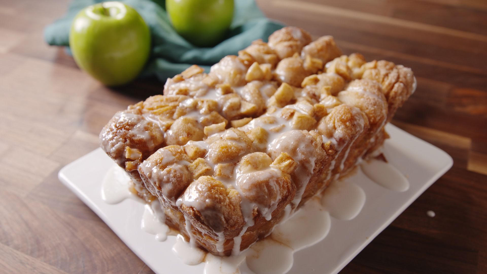 Best Apple Fritter Monkey Bread Recipe How To Make Apple Fritter Monkey Bread Delish Com