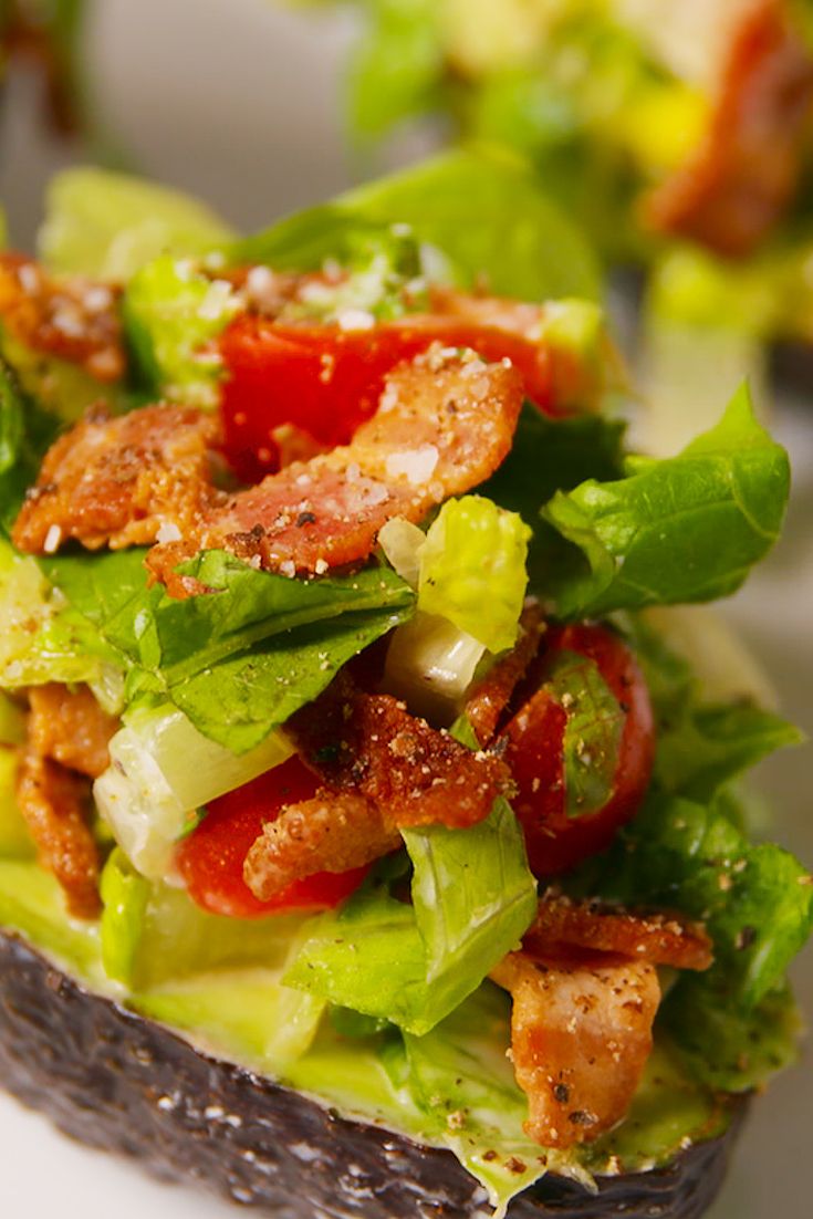 https://hips.hearstapps.com/delish/assets/17/01/1483747731-delish-blt-avocado-cups-pin-2.jpg