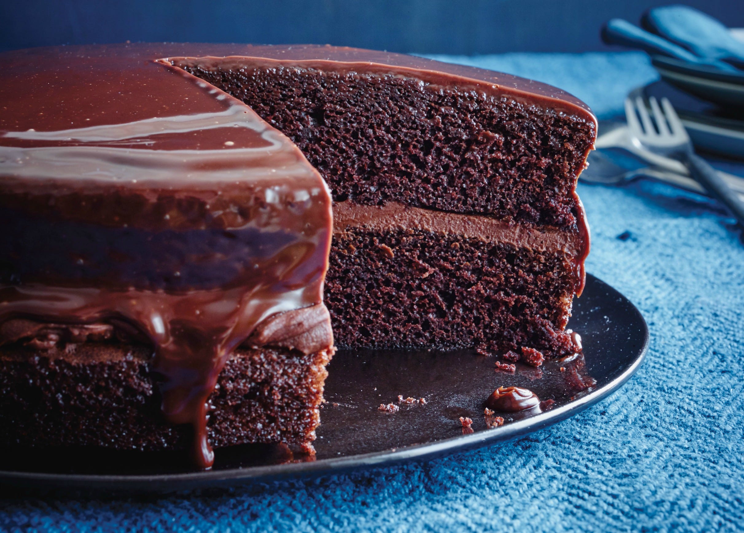 Best Chocolate Fudge Cake Recipe - How To Make Easy Chocolate Cake