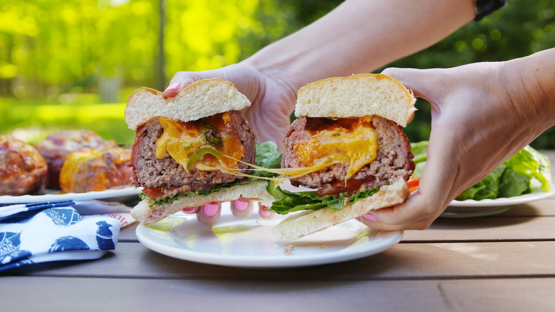 Barbecued prawn cocktail burgers