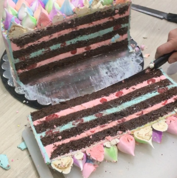 The best way to cut cake | King Arthur Baking