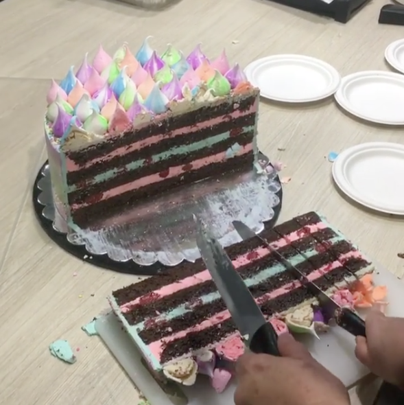 Share more than 100 cut cake latest