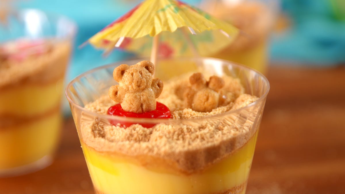 Video player poster image preview for These Beach Pudding Cups Are Too Cute To Handle