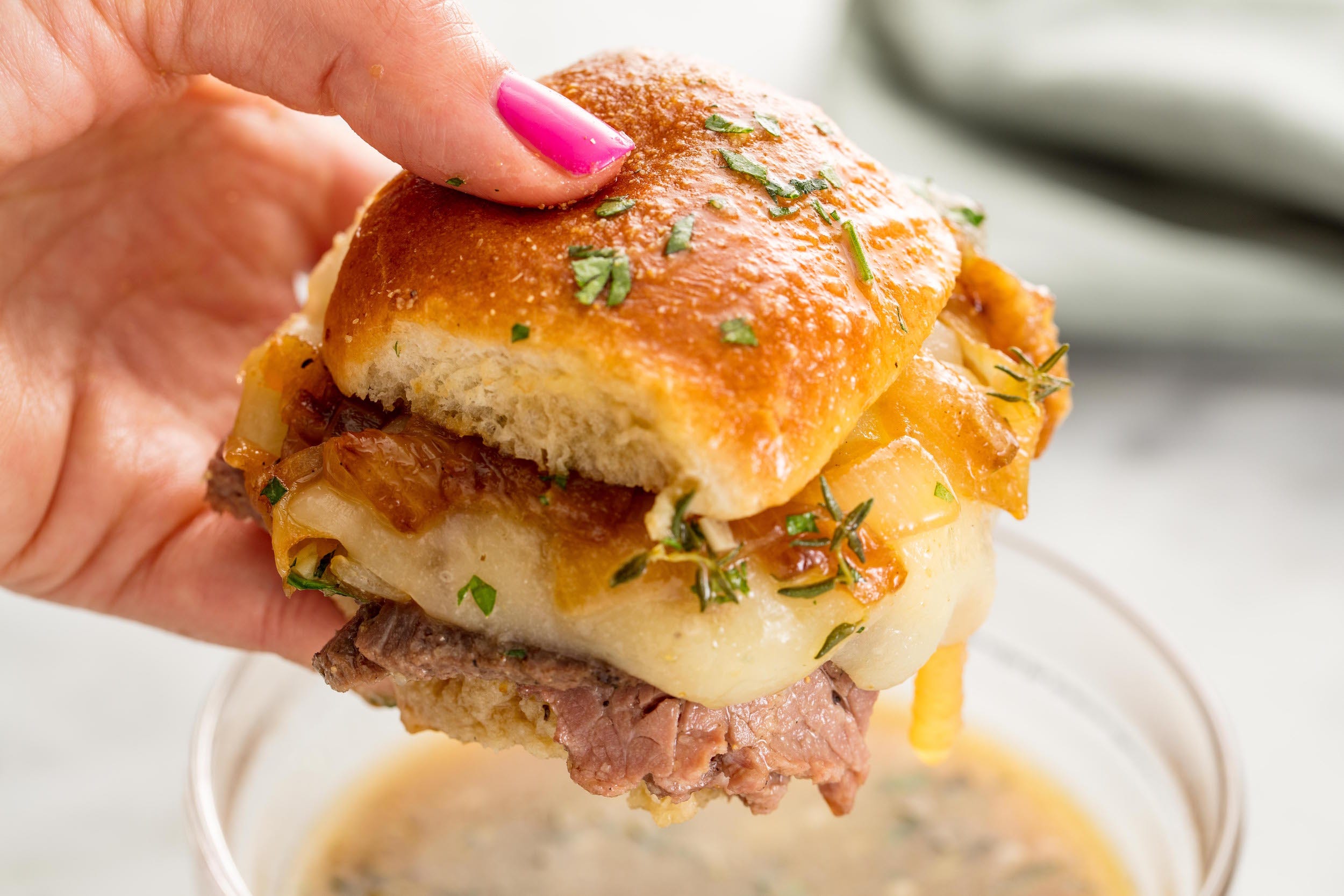 https://hips.hearstapps.com/delish/assets/17/44/1509561045-french-dip-sliders-delish.jpg?crop=0.992xw:0.836xh;0,0.0858xh