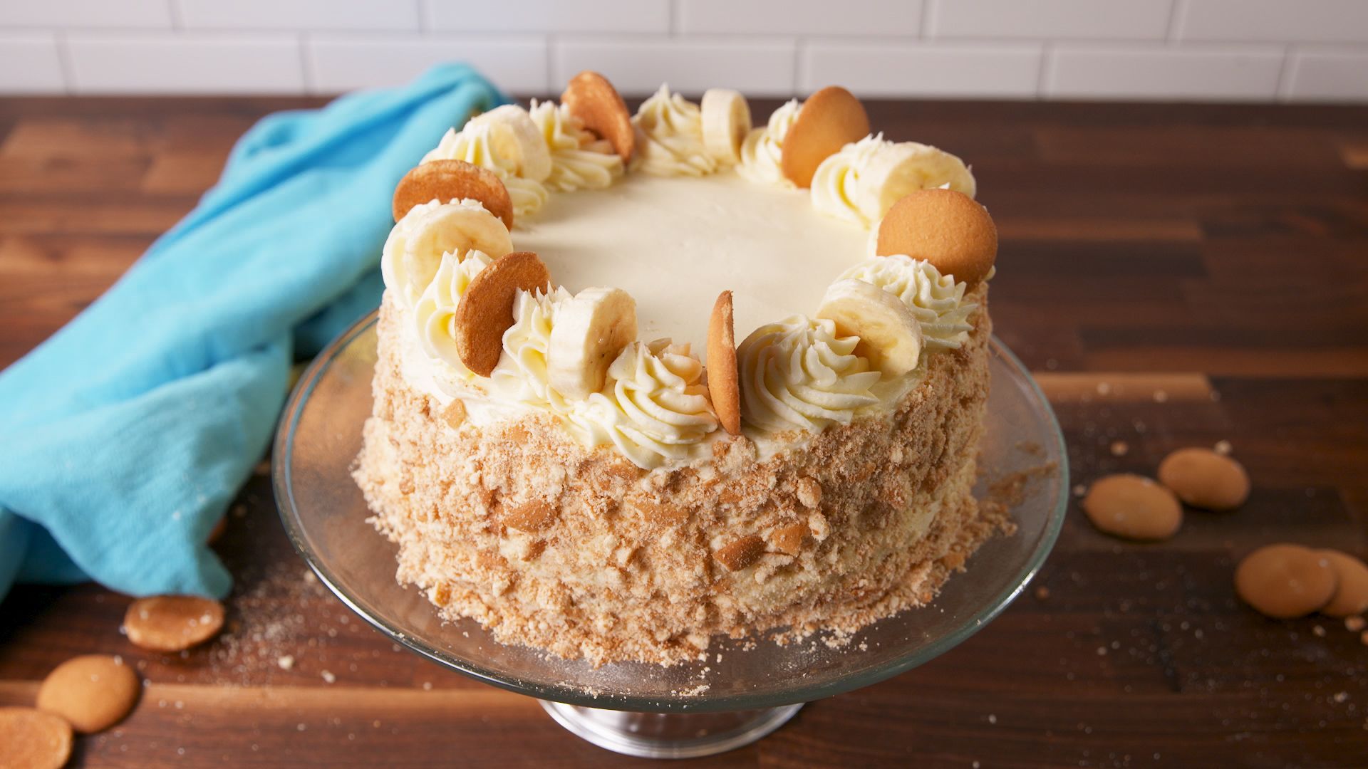 Easy Pineapple Banana Cake With Cream Cheese Frosting (Hummingbird Cake) -  Scrummy Lane