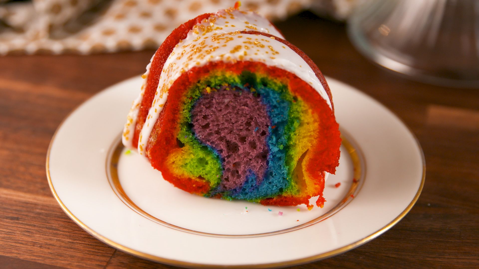 https://hips.hearstapps.com/delish/assets/18/07/1518811774-delish-rainbow-bundt-cake-still003.jpg