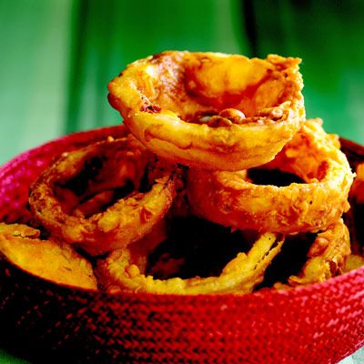 https://hips.hearstapps.com/delish/assets/cm/15/10/54f63e24235d1_-_bobby-flay-buttermilk-onion-rings-kumxzp-3prdfv-xl.jpg