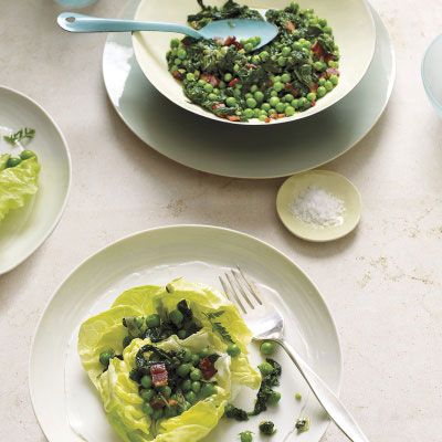 https://hips.hearstapps.com/delish/assets/cm/15/10/54f63ed44be5e_-_peas-spinach-bacon-lettuce-cups-recipe-mslo0413-xl.jpg