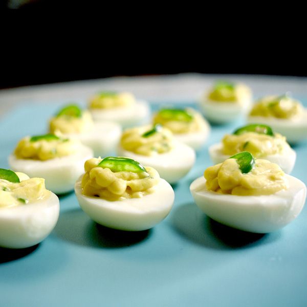 https://hips.hearstapps.com/delish/assets/cm/15/10/54f660f2a5500_-_miracle-whip-deviled-eggs-recipe-mw0414-s2.jpg