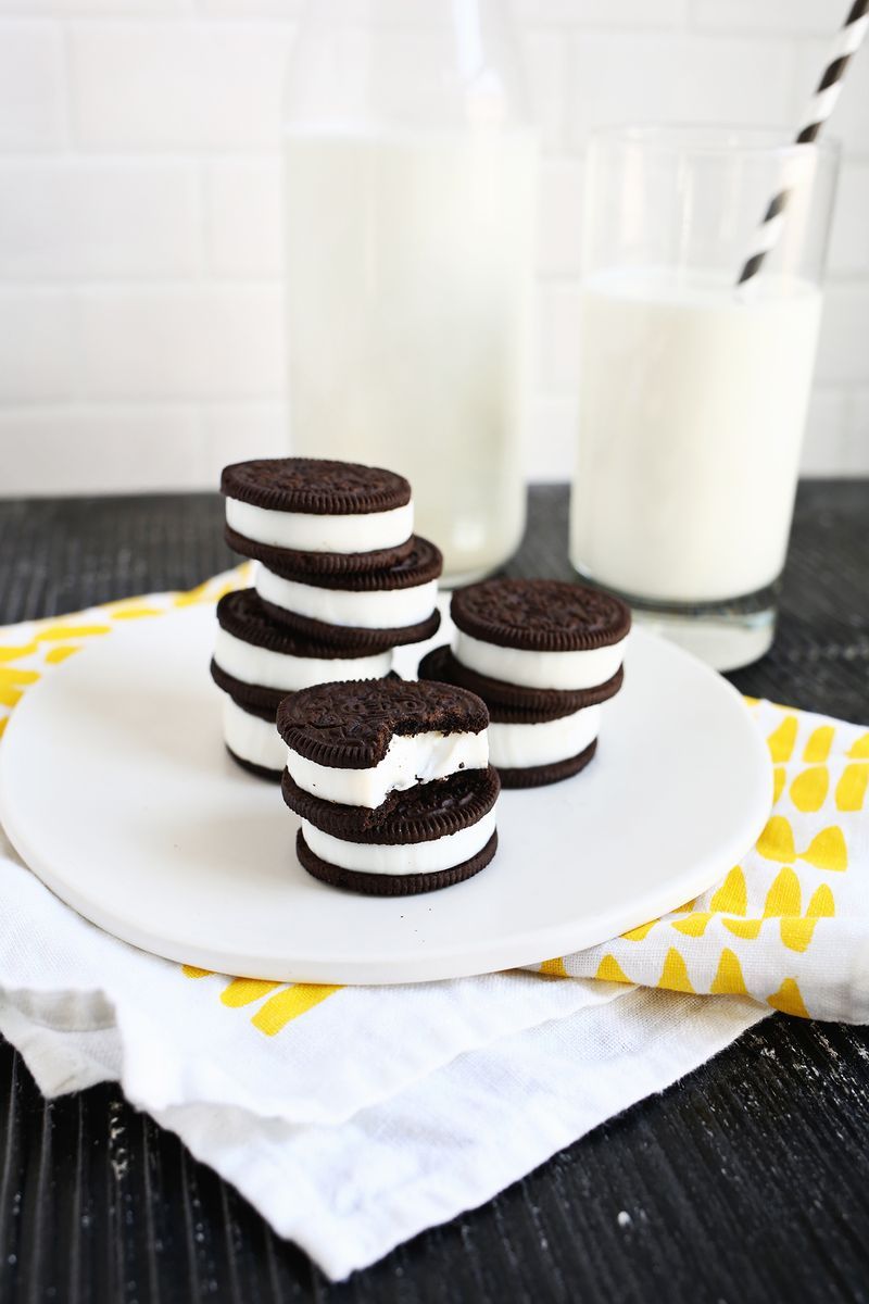 Oreo Cake Pops - A Beautiful Mess