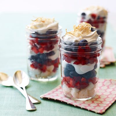 https://hips.hearstapps.com/delish/assets/cm/15/11/54fdfb863d93a-patriotic-parfaits-recipe-ghk0712-efbml8-sbklwd-cqrpye-de.jpg