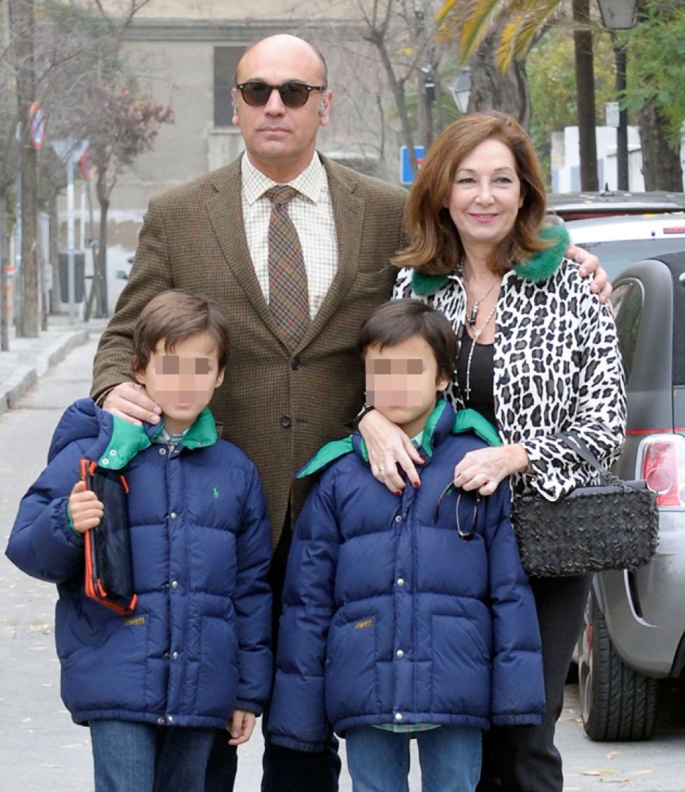 Ana Rosa Quintana posa en familia el día de su 58 cumpleaños