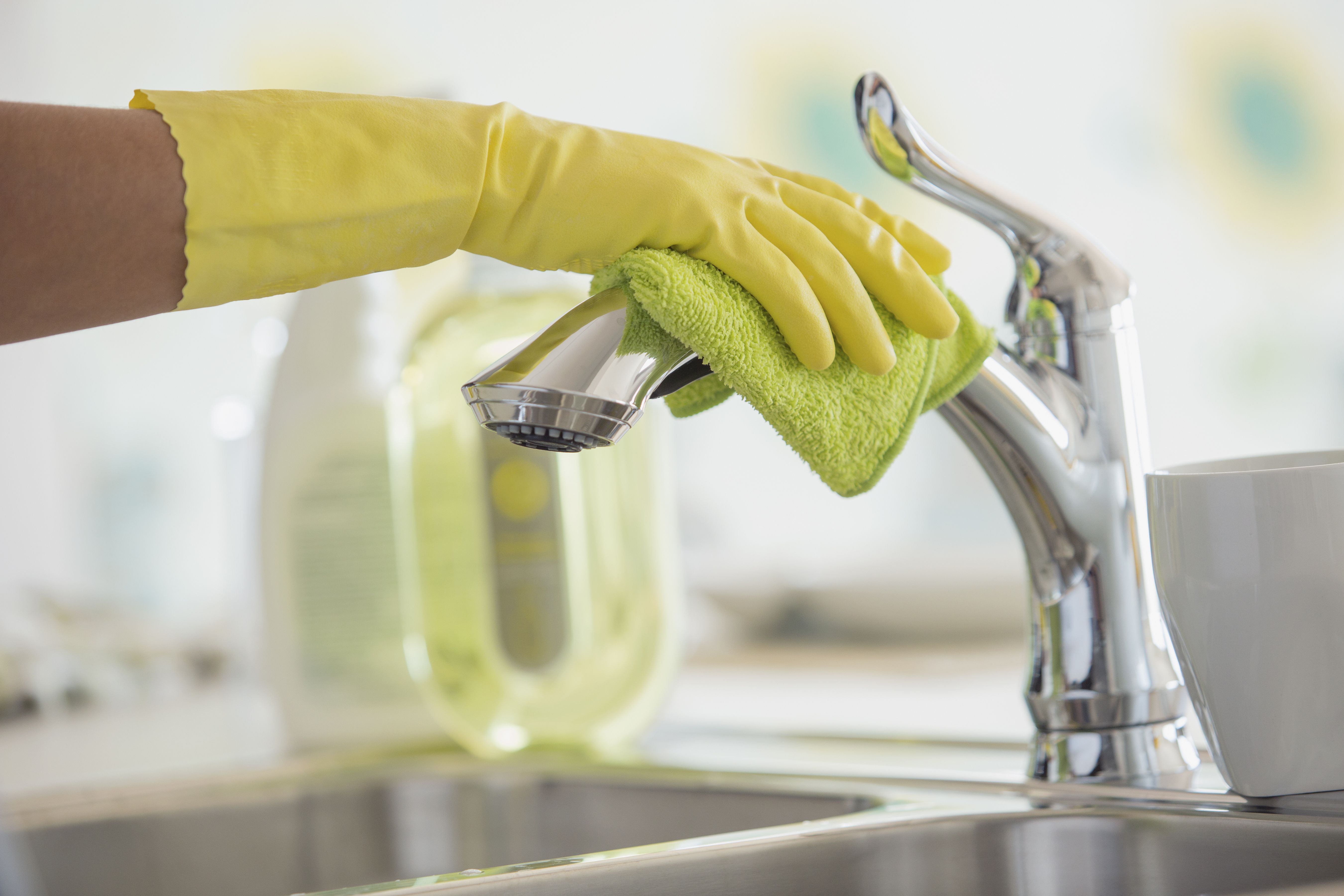 Cómo limpiar MENOS: 10 claves de limpieza minimalista para limpiar sin  cansarte (con vídeo)