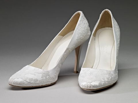 Kate Middleton's wedding dress, shoes, cake put on display at ...