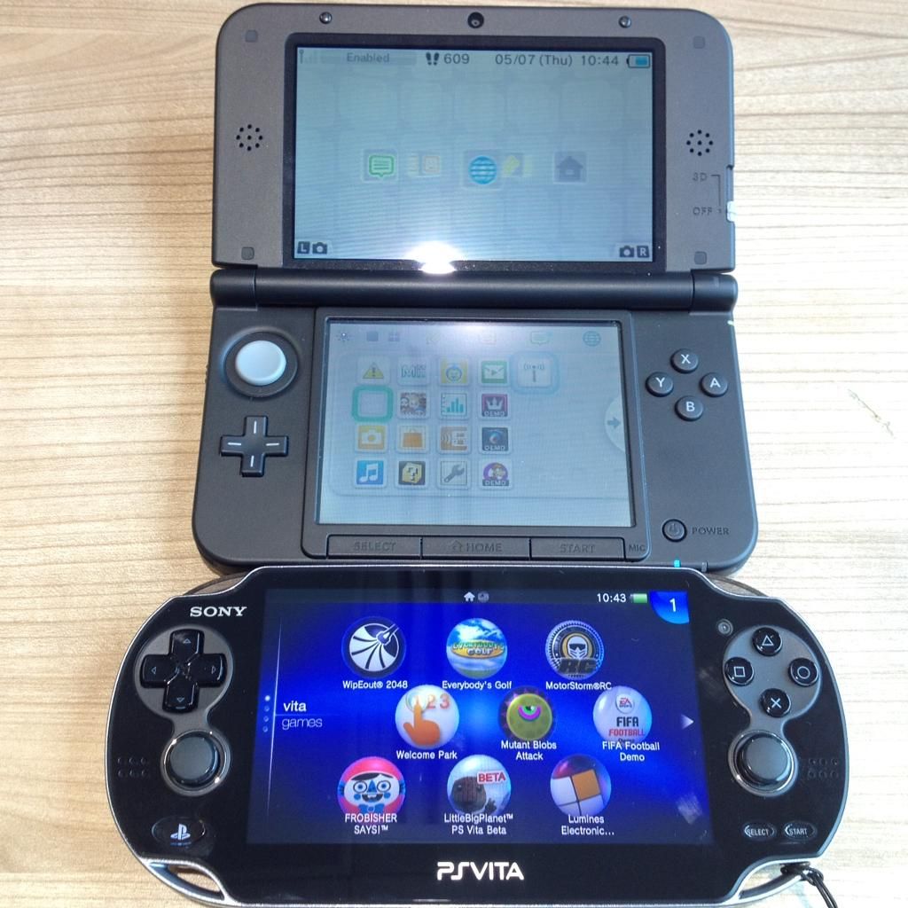 Nintendo 3ds PS Vita. Nintendo 3ds PSP Vita. PS Vita vs 3ds. Nintendo 2ds XL PS Vita foto.