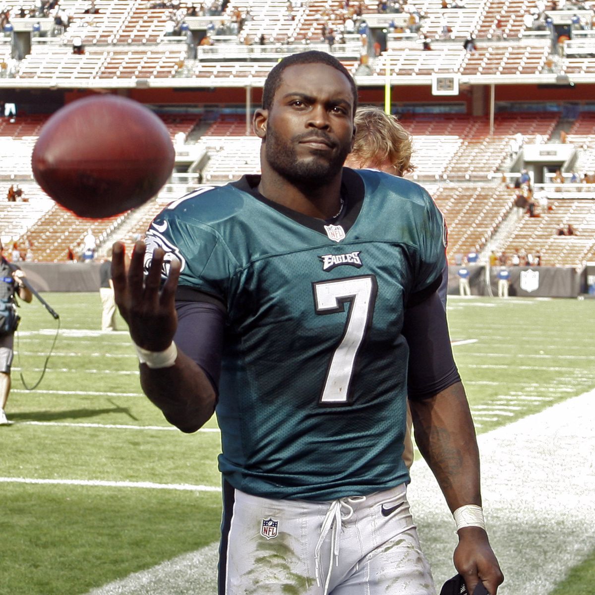 Michael Vick admits to owning a dog 