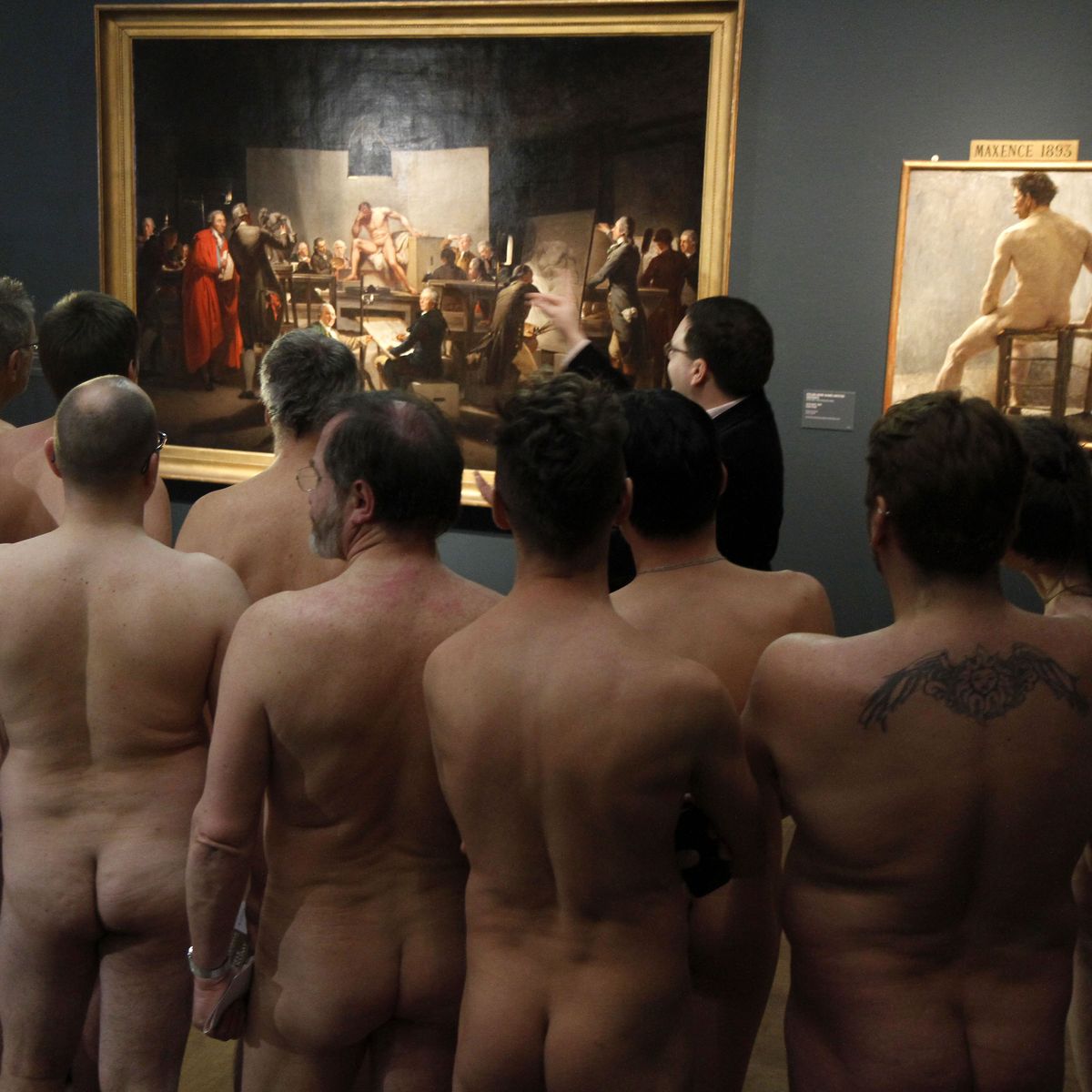 Museum-goers strip naked - picture