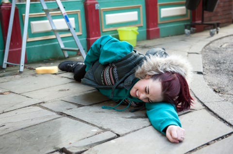 Hollyoaks Sinead in baby fear after fall