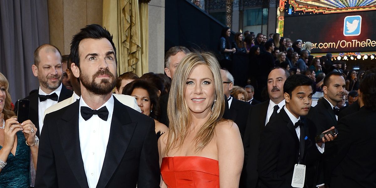 Jennifer Aniston 'postpones wedding'