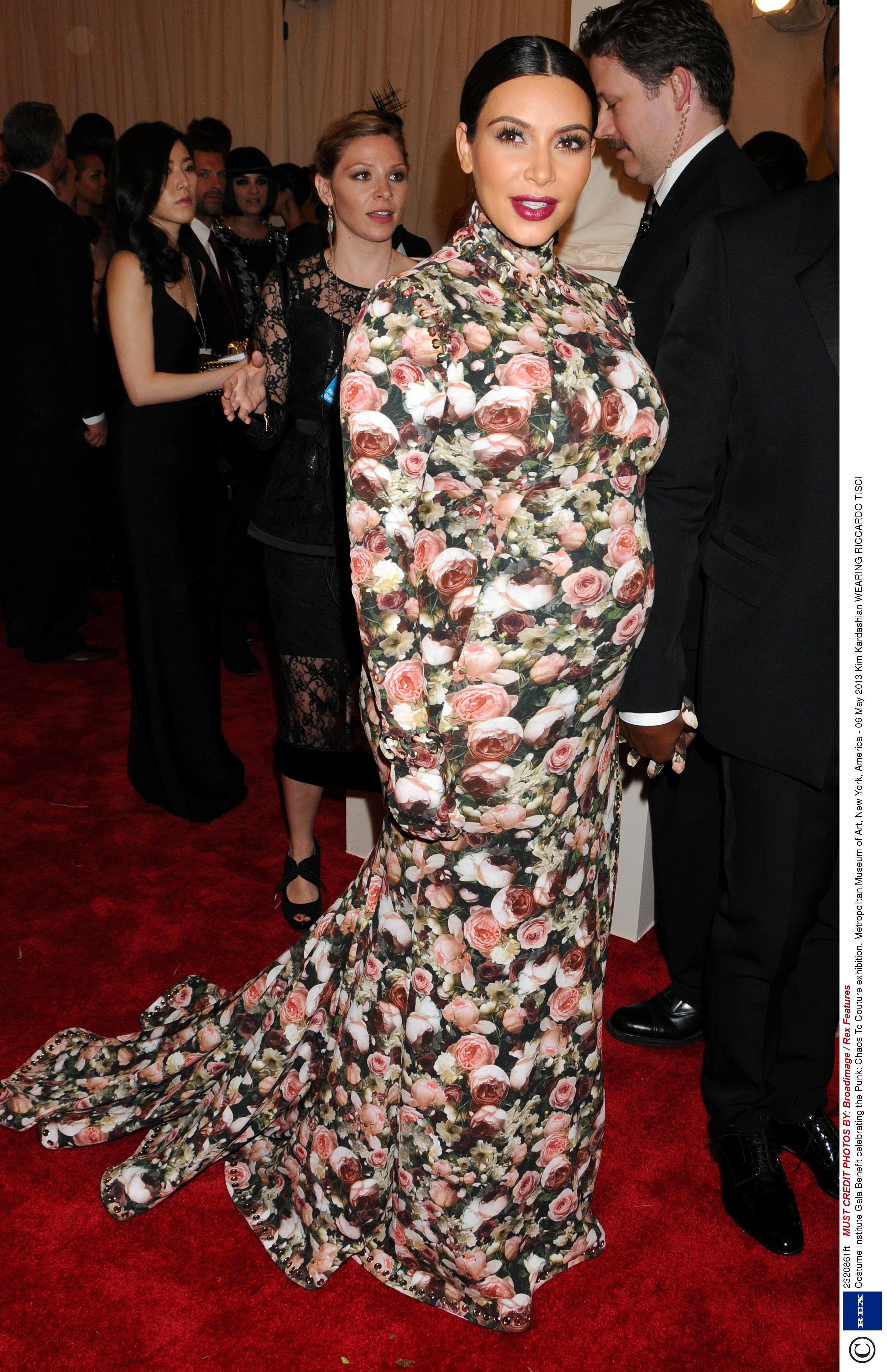 Robin Williams Mocks Kim Kardashian's Met Gala Gown – The
