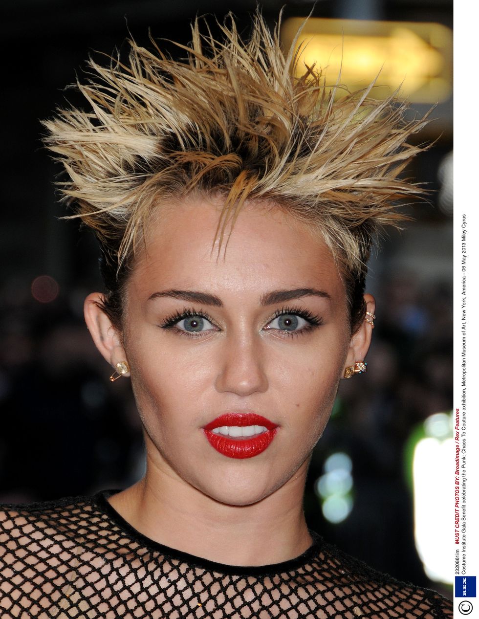 Miley Cyrus shows off spiky hair