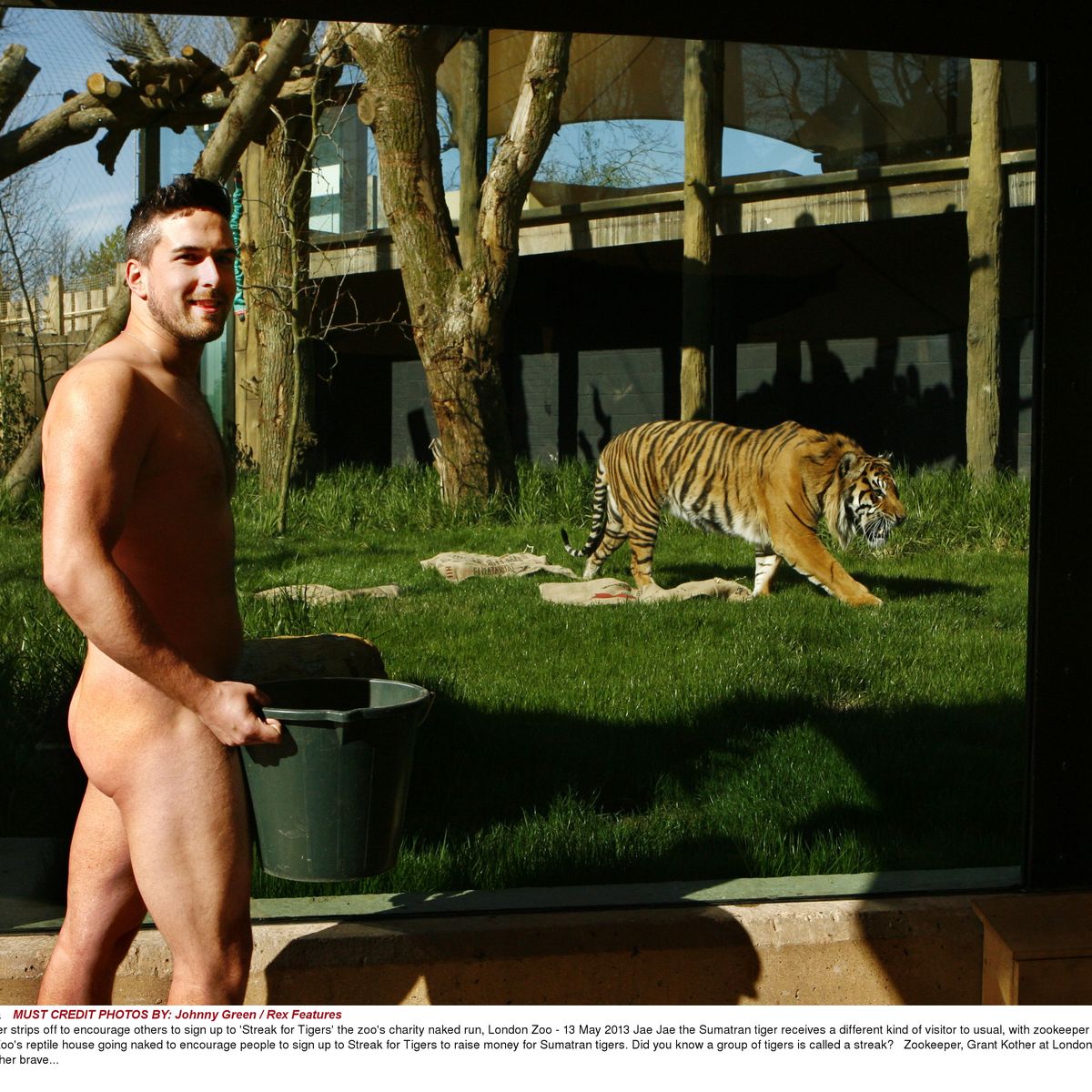 Gay Spy: Zookeeper goes naked for charity