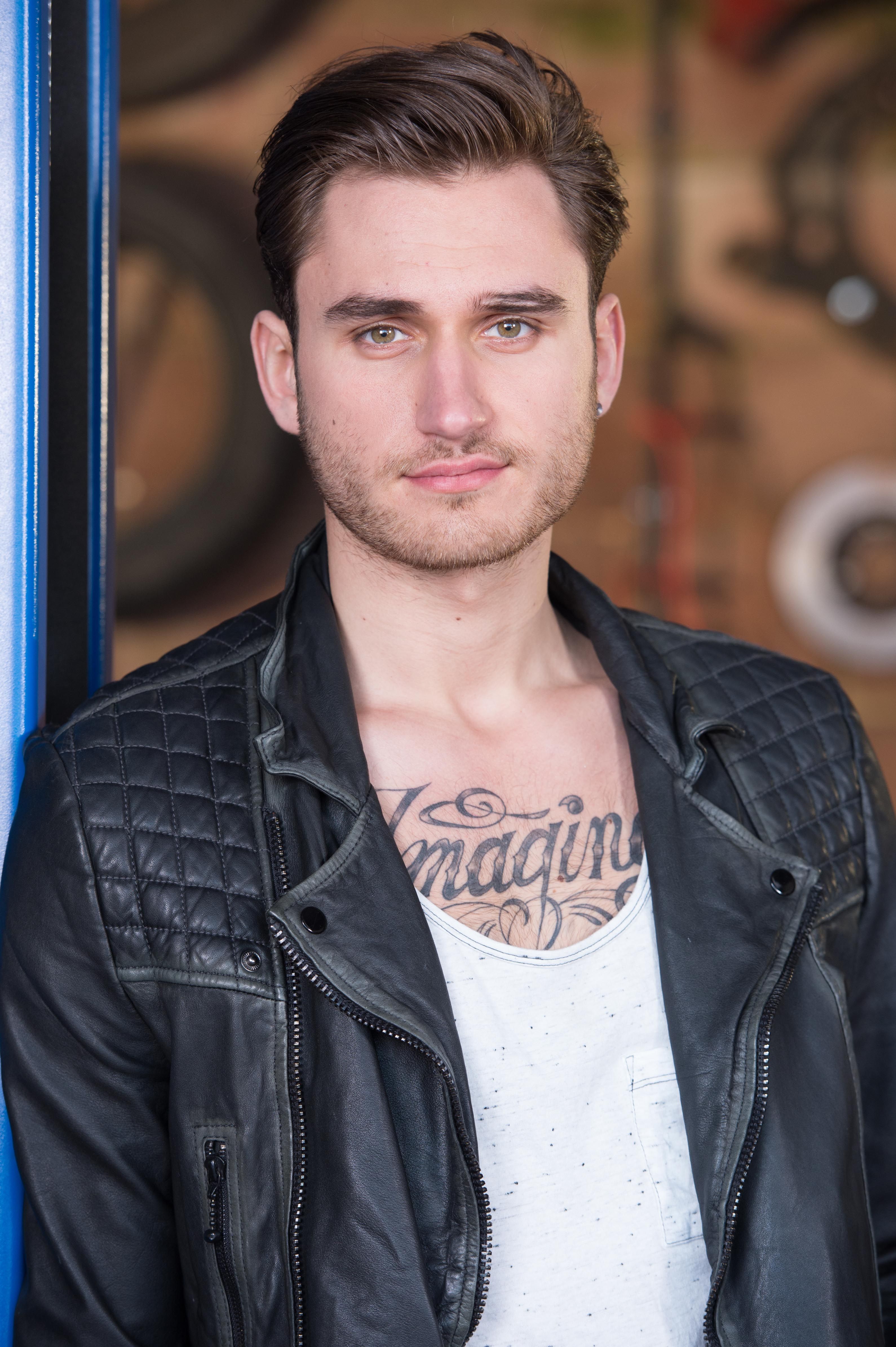 Hollyoaks: Freddie, Lindsey caught out