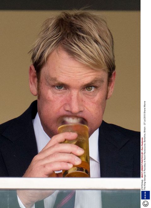 Shane Warne Shows Off Pint Party Trick