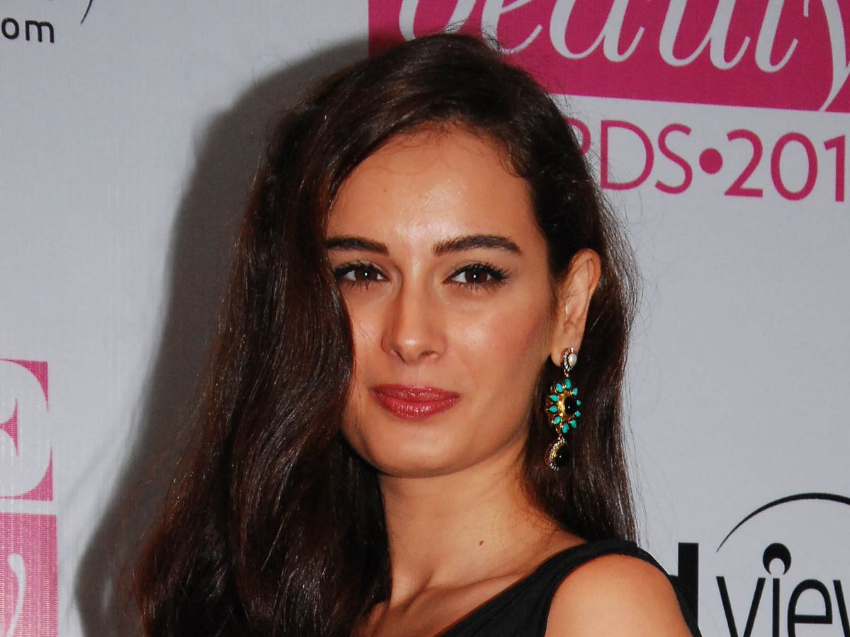 Evelyn Sharma criticises fake age rumours