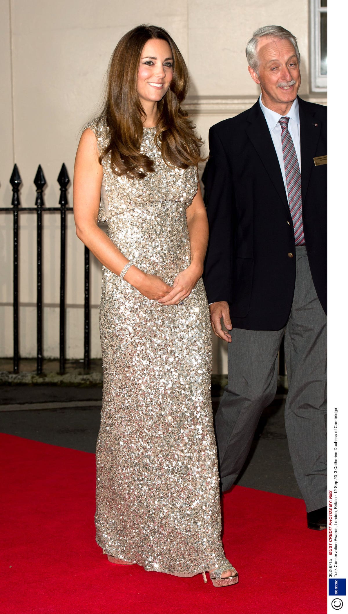 Kate shimmers in sequinned gown at awards