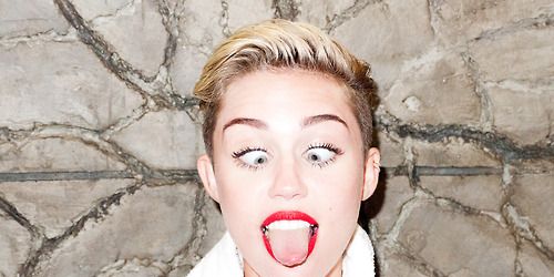 Miley Cyrus prepares for nude music video
