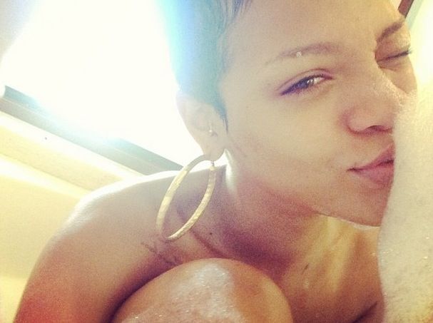 Rihanna Naked Porn - Rihanna nude, make-up free in bath photo