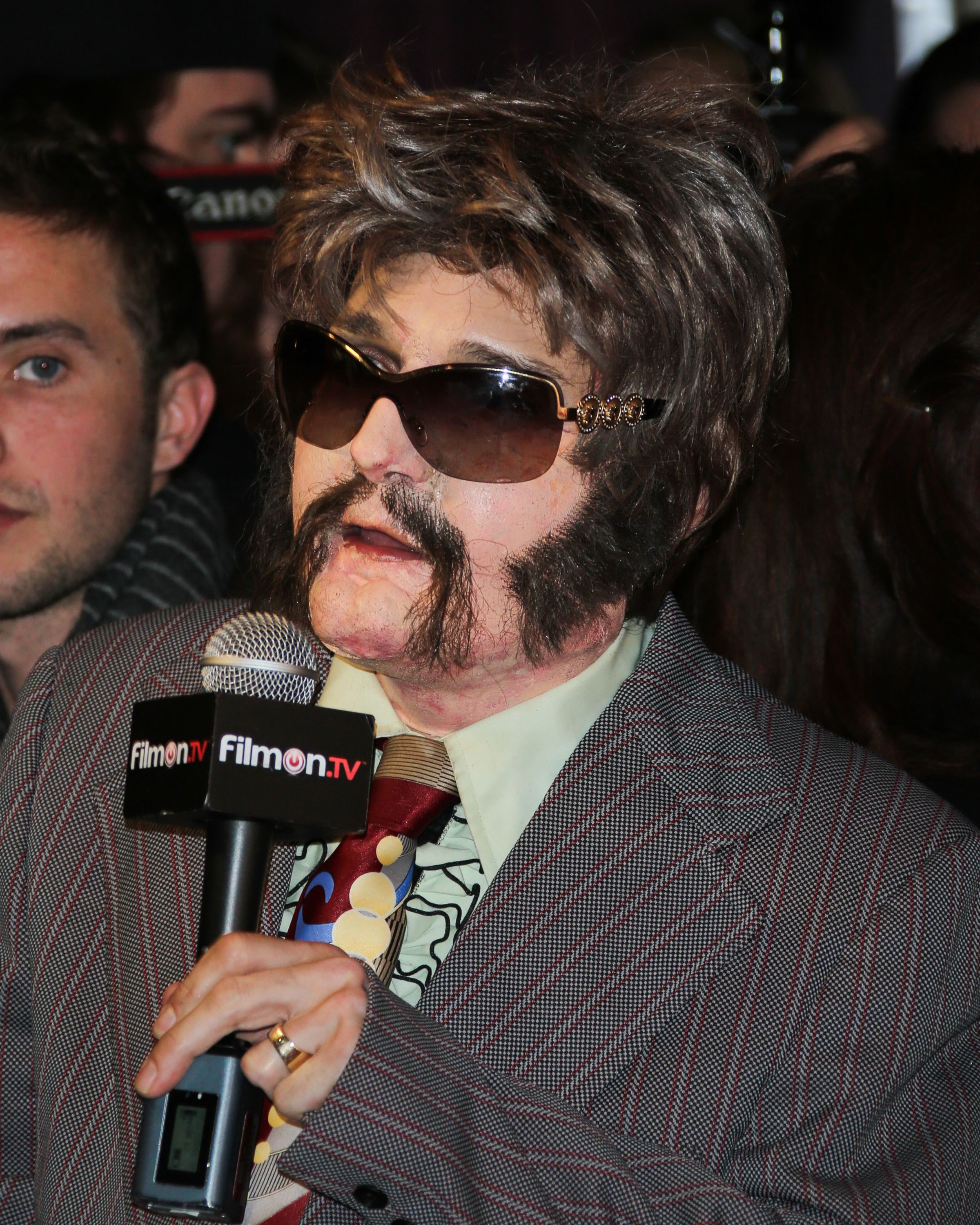 Feldman dons bizarre disguise at premiere