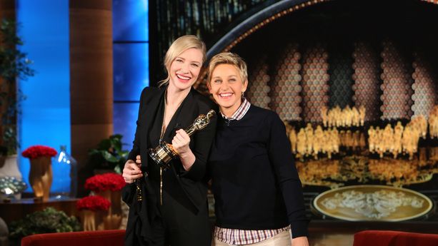 Cate Blanchett gives Oscar to Ellen crowd