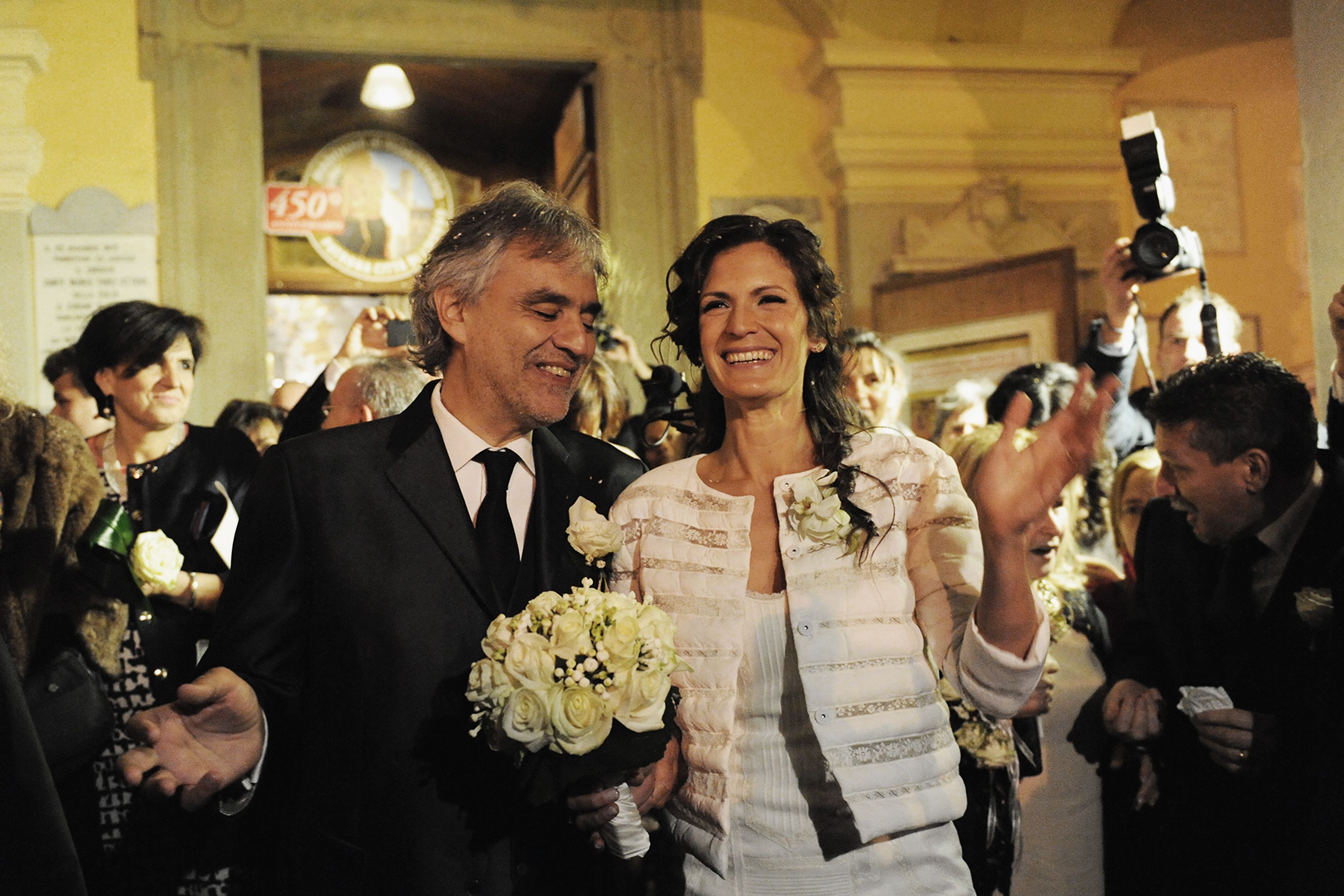 Andrea Bocelli marries longtime girlfriend Veronica Berti in Italy - Los  Angeles Times