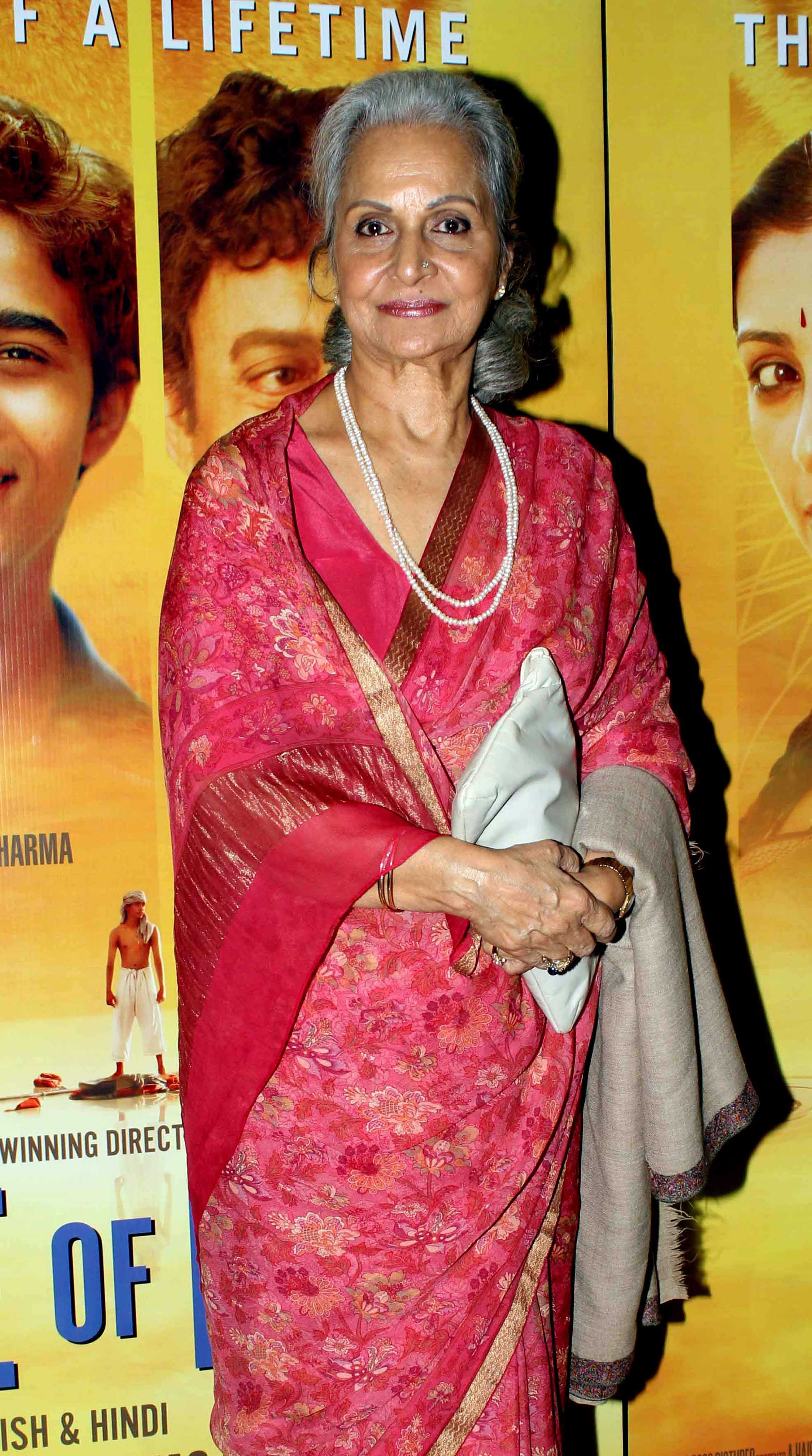 A Show of Respect: Ranbir Kapoor's Protective Gesture for Waheeda Rehman -  Bollywood News - IndiaGlitz.com