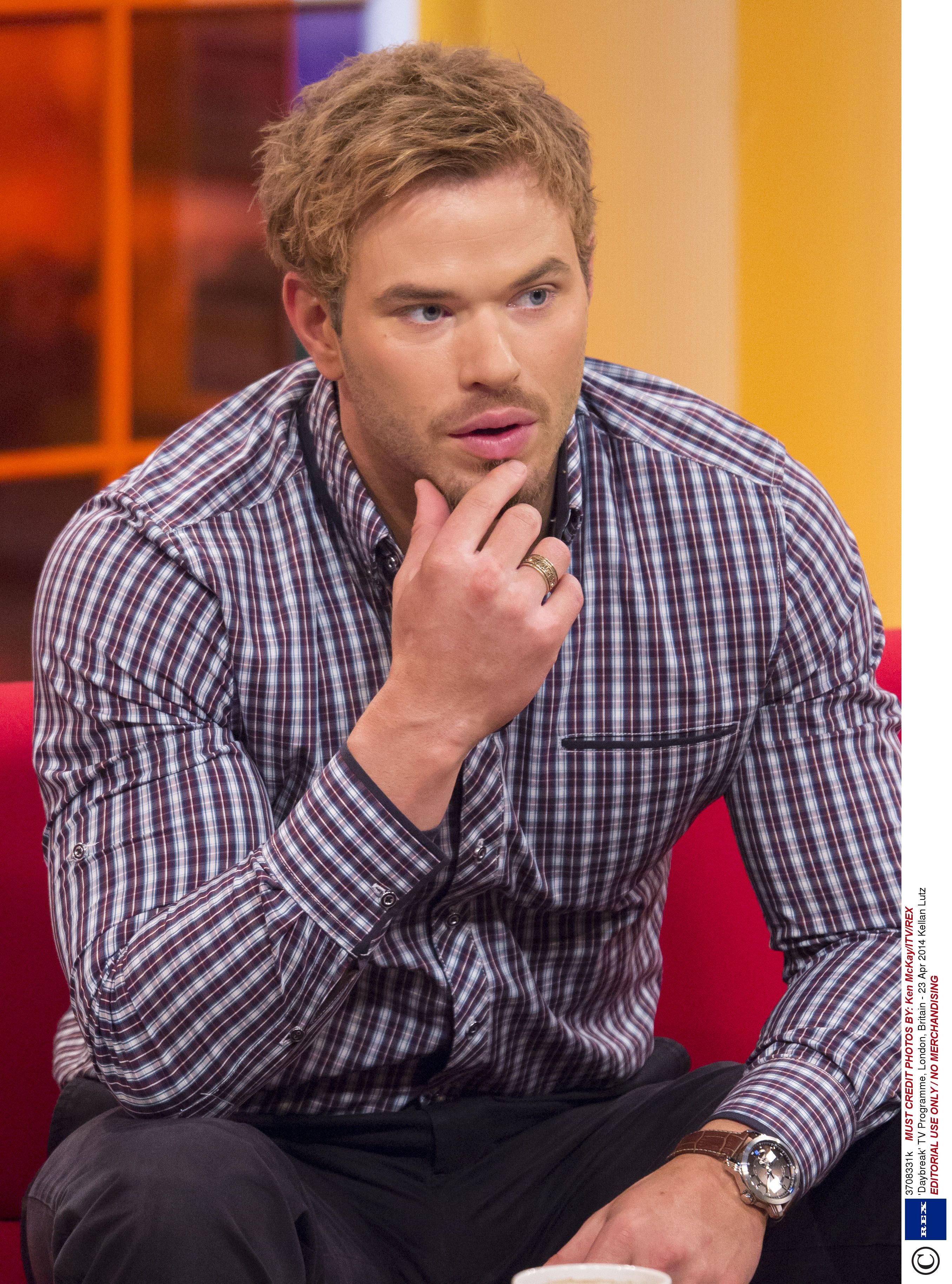 Gay Spy: Kellan Lutz dons world's tightest shirt