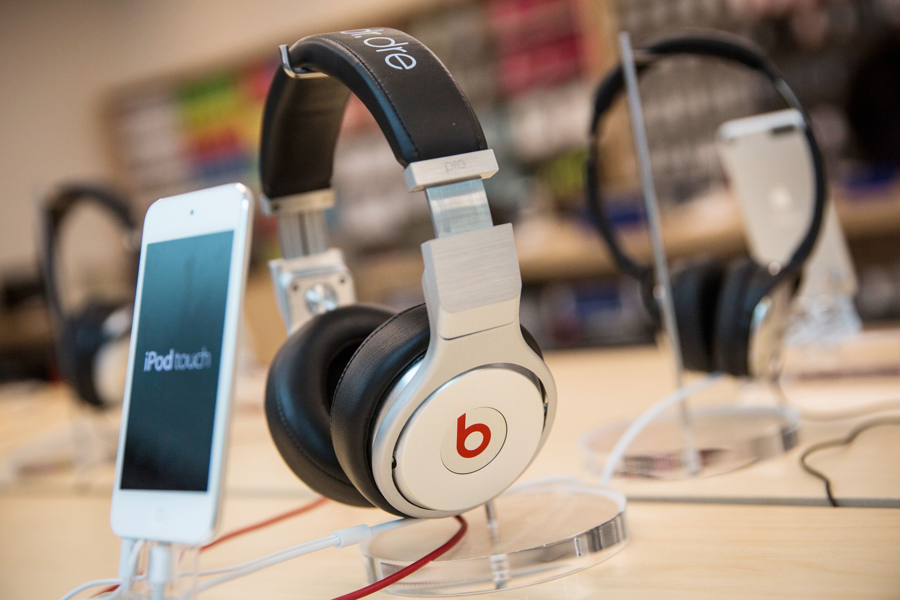 Apple adds Beats by Dre store section